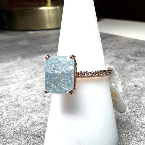 Ring Bomb Party Ring, Size 7, Aquamarine ice crystal on a rose gold color band - Picture 3 of 5